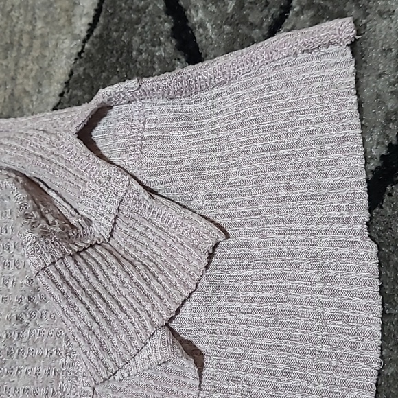 BKE KNIT YARN STITCHING V-NECK PALE LAVENDER DROPTAIL LONG-SLEEVE SHIRT - Picture 10 of 13